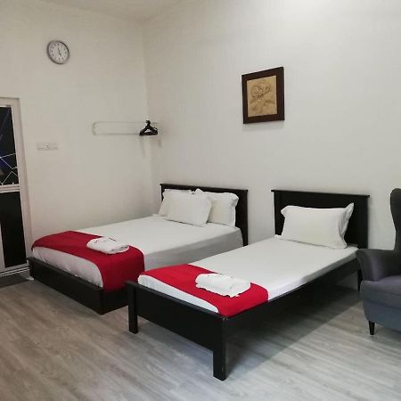 Roomstay Hj Esmon Parit Raja Uthm Exterior photo
