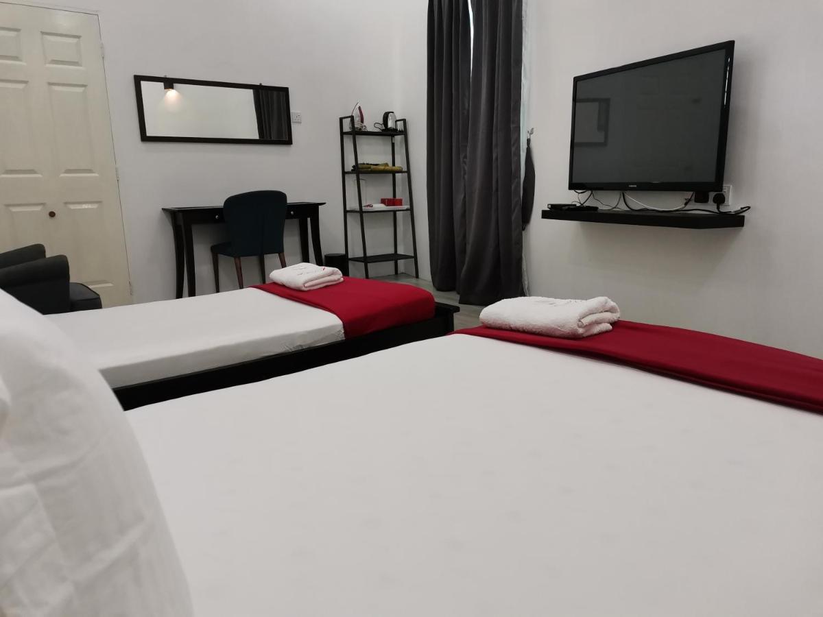 Roomstay Hj Esmon Parit Raja Uthm Exterior photo